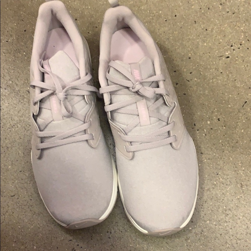 NEW NIKE BELLA SNEAKERS